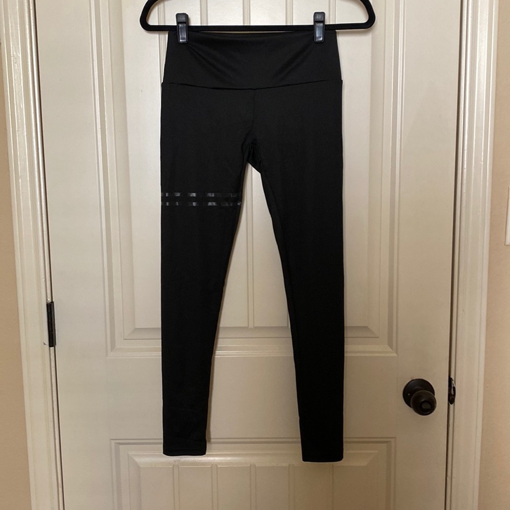 Black leggings w reflective detail